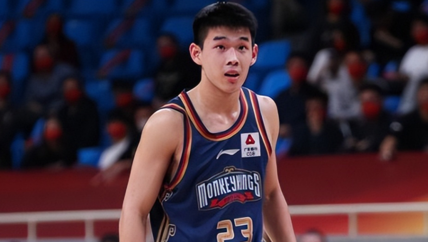 就这还冲NBA？打十七八岁的高中生13投10铁，球迷：别出去丢人了