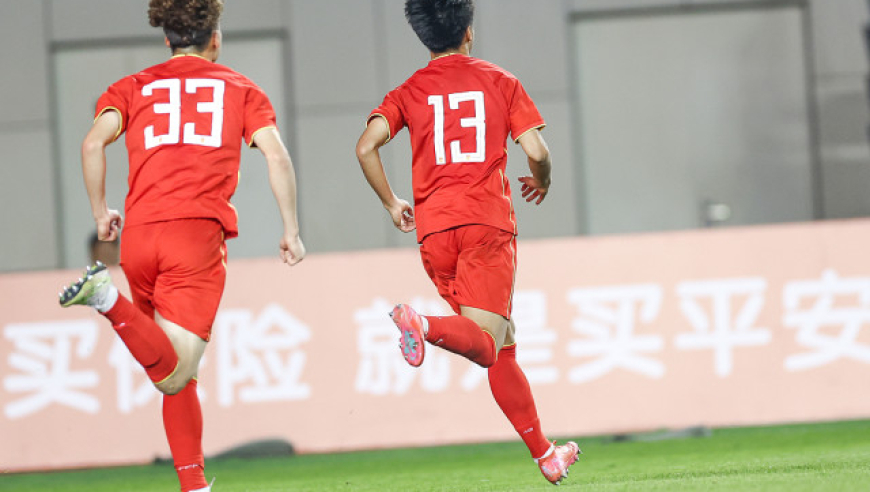 四国赛：十人U16国足连丢2球2-2越南 2轮4分排第2 张君豪蹬踏染红