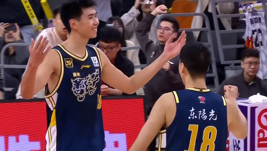 杜锋赌对了！CBA强力锋线狂轰14+7+3，广东队迎来男篮顶级四号位