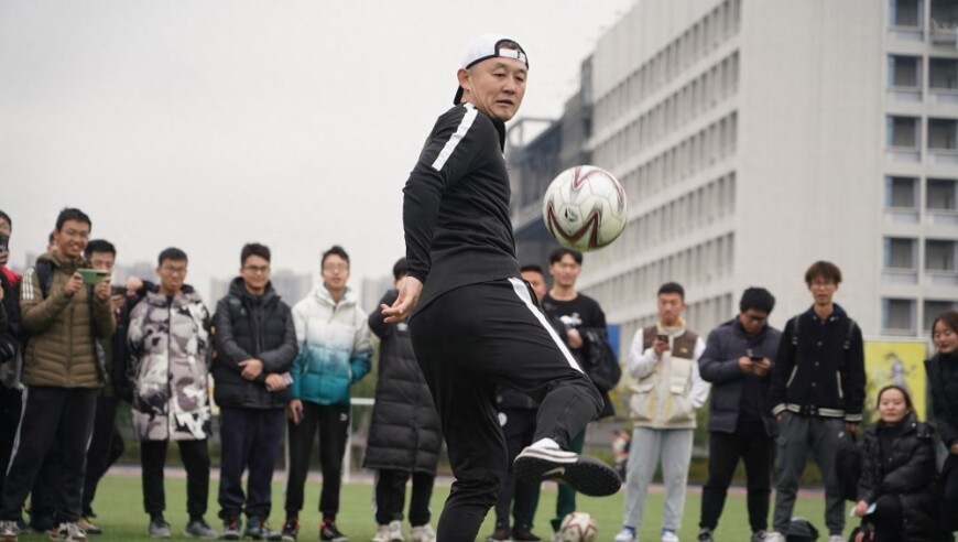 孙继海青训遭家长发视频控诉，孩子过度训练受伤，退队要赔偿18万