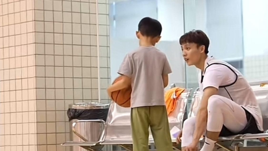 周琦妻子复出！拍小视频问儿子以后选北京还是广东，答三次都是广东