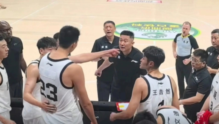 合同年正面顶撞杜锋！广东2米26小巨人为何这么硬？