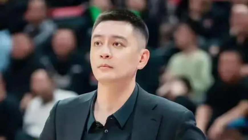解说席只是过渡，多队争抢证明杨鸣执教硬实力｜锐评