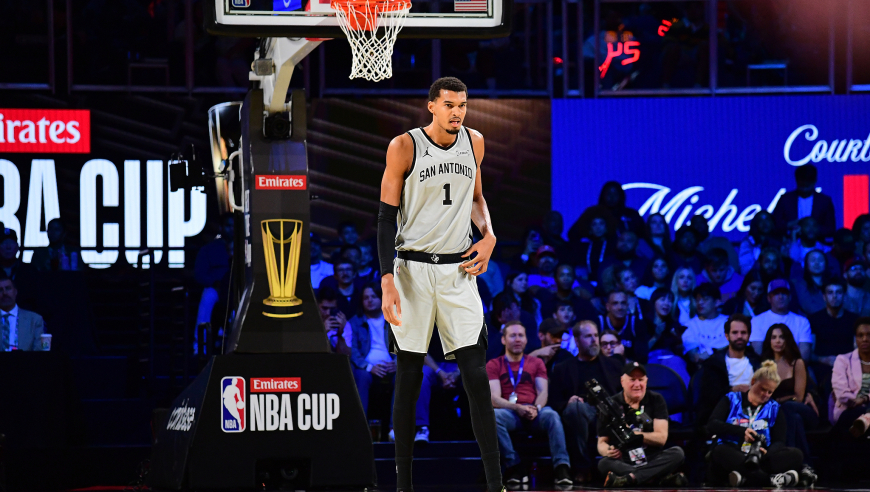 这是7分钟打出的！文班正负值+20 在场雷霆吓得不敢突破 不在攻防瘫痪