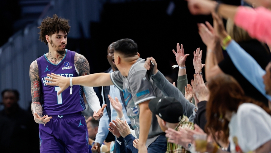 步行者黄蜂最后一分钟太戏剧！鲍尔秀空接失败+关键接球失误被逆转