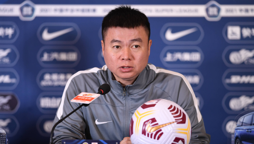 带队倒数第一！中超主帅直播怒怼球迷：你没资格质问我 别来这蹭流量