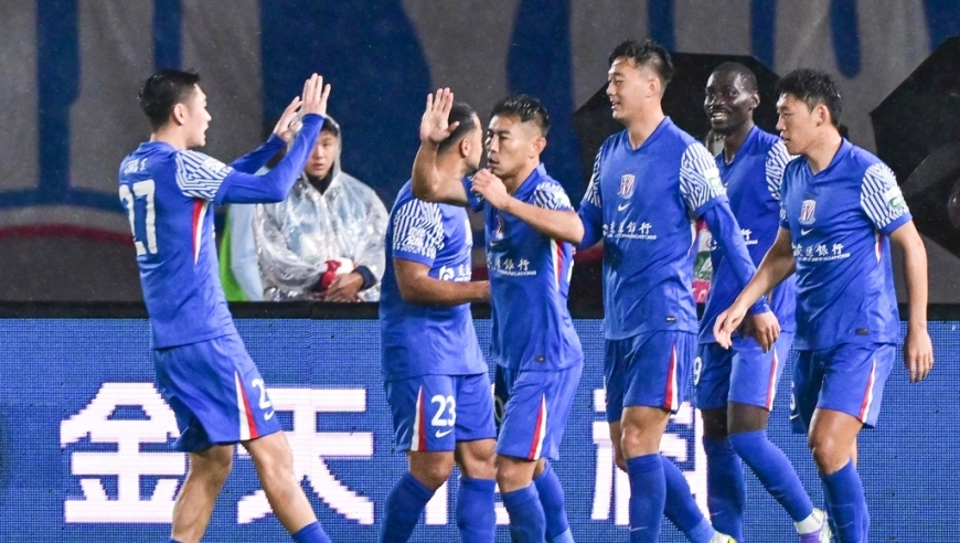中超：申花2-1逆转9人西海岸 仍距榜首3分 于汉超制胜 2老将染红