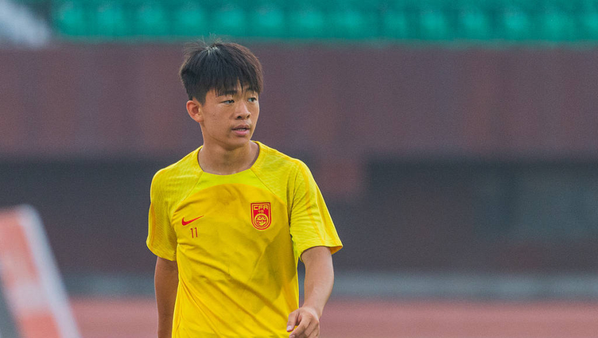 足球有料｜被搅黄的试训，没有&ldquo;身份&rdquo;的国少球员！到底谁害了邝兆镭