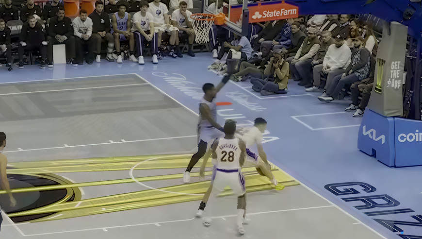 场上风云突变！东契奇引领湖人打出一波17-2追击浪潮反超比分