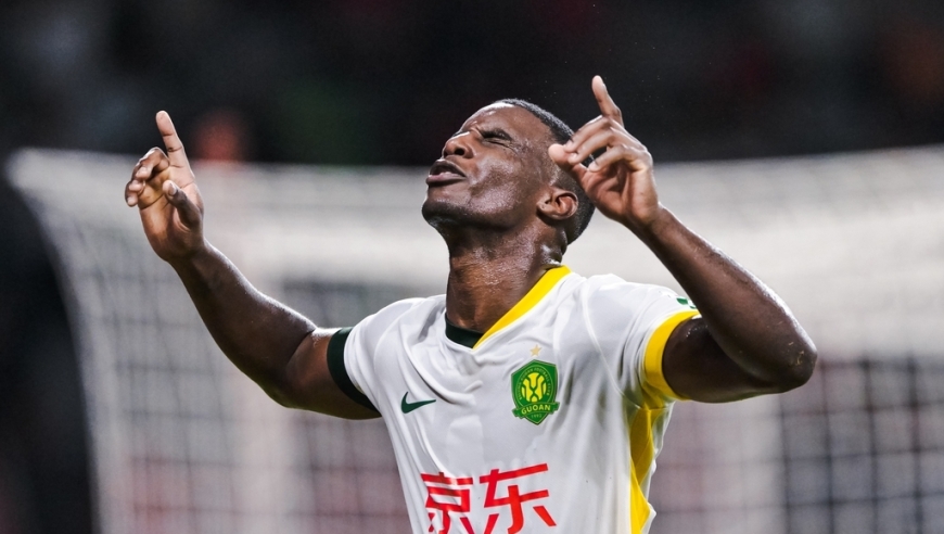 中超半程冠军！国安4-0大胜梅州，法比奥戴帽+方昊破门