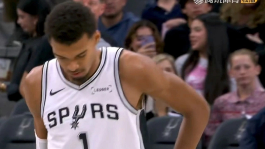 有仇必报！文班空接阿德巴约头上暴扣 马上后者隔扣回应