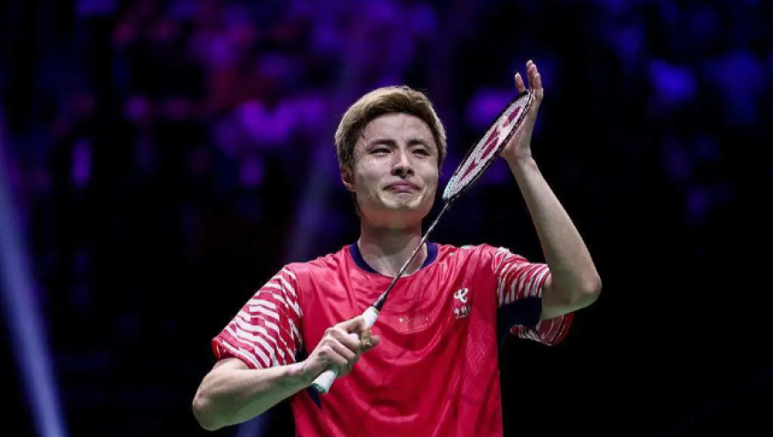 18-11翻车心态不崩！石宇奇2-1世锦赛封王，打破国羽10年冠军荒