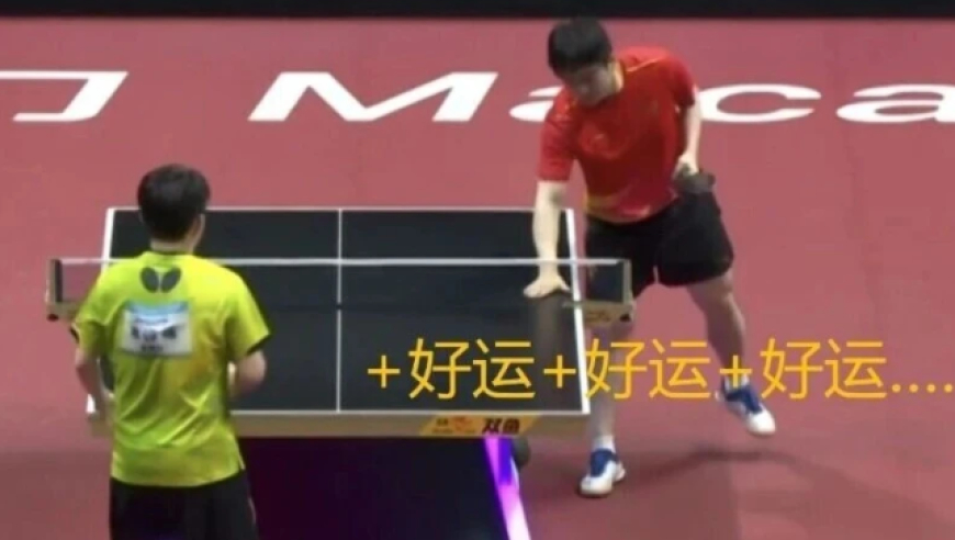 为什么乒乓球运动员老是摸球台？