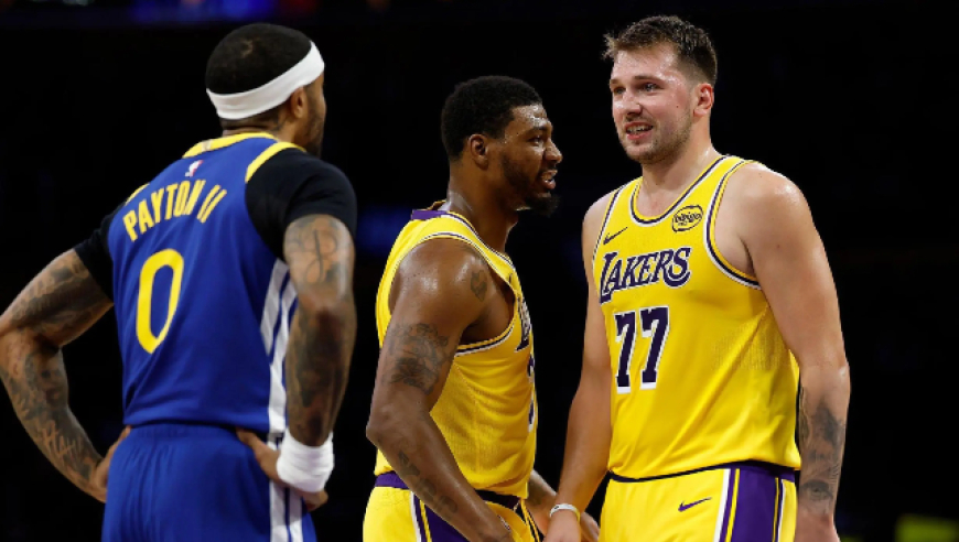 NBA常规赛：东契奇43+12+9湖人首战负勇士 库里巴特勒合砍54分