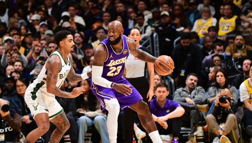 湖人负雄鹿！东詹50+19关键13连胜遭终结 字母21分致胜抢断