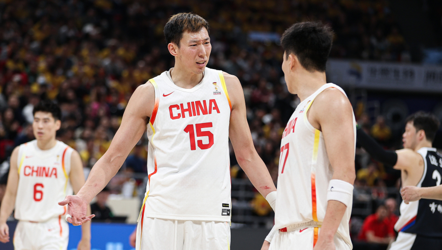 中国男篮又打复古篮球！以周琦为核心为何不行？6组对比一目了然！