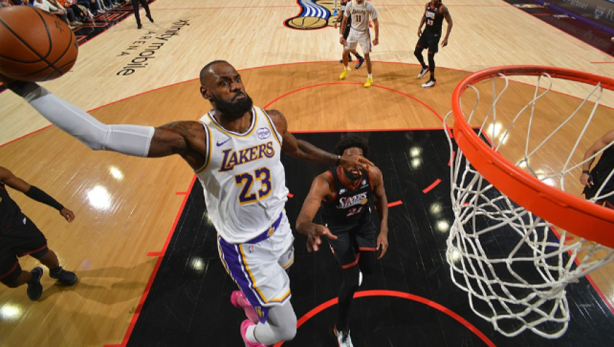 詹姆斯29+7戴上皇冠！东契奇复出31+三双湖人逆转76人 马克西28+9