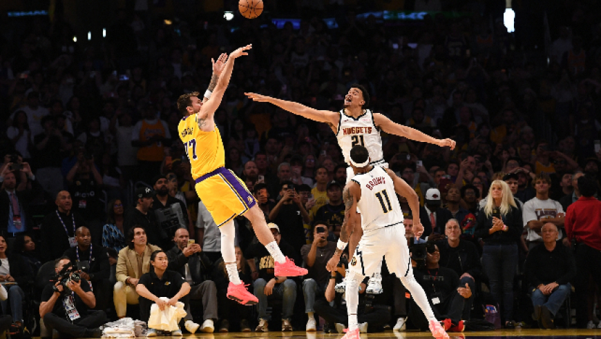 湖人掘金关键球：里夫斯末节自投自抢绝平 东契奇加时0.5秒准绝杀