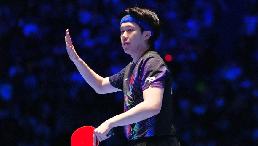 4天3次发飙！王楚钦被闪光灯干扰 指着看台向裁判投诉：总在闪