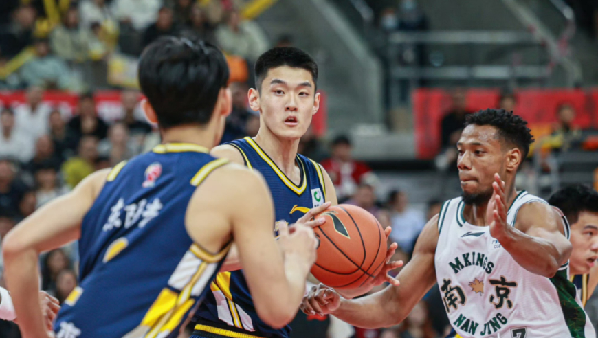 拒绝13分大逆转！徐杰伤退广东加时险胜迎开门红 郭昊文空砍42分