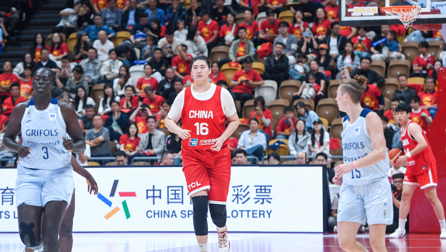 火药味十足！尤文图特面对中国女篮大动作合集  张子宇被绊倒险受伤