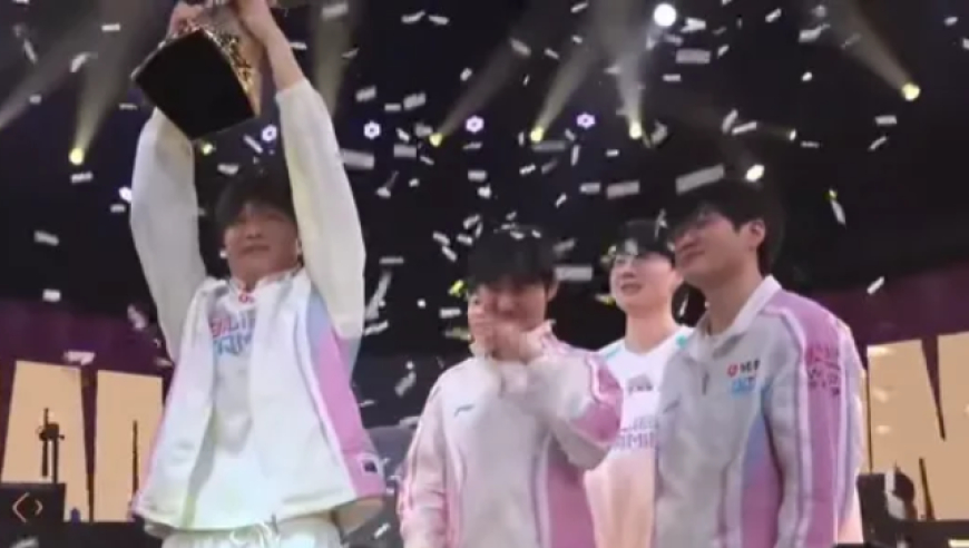 LOL：时隔三年LPL再拿冠军，四保一上单大放异彩，Bin信誉分直接拉满