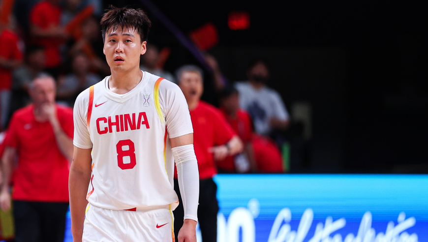 中国男篮官宣战韩国12人名单：队长赵睿意外落选 周琦曾凡博领衔