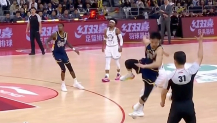 徐杰15分钟8分5助攻集锦 被邬挺嘉空中绊倒下半场前往医院缝针