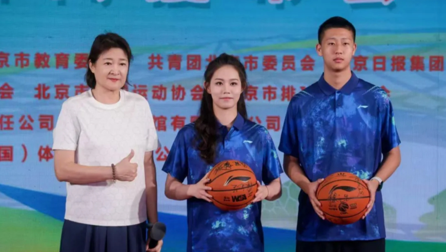 曝郭士强儿子已入选过国少！父子长相极像 女儿美人胚子大长腿