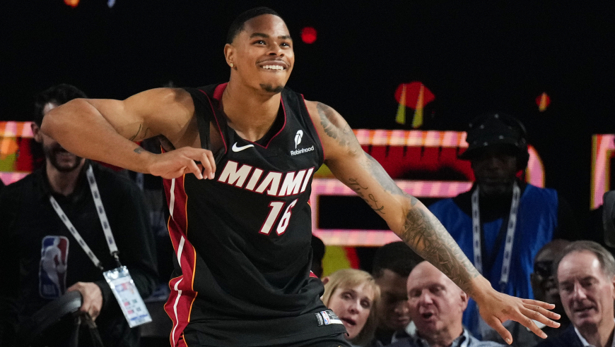 26届扣篮大赛决赛全程：卡布送满分扣篮 约翰逊胯下横跨篮筐拿冠军