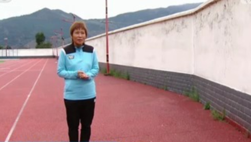 刘英带来基础球感训练——传球和停球