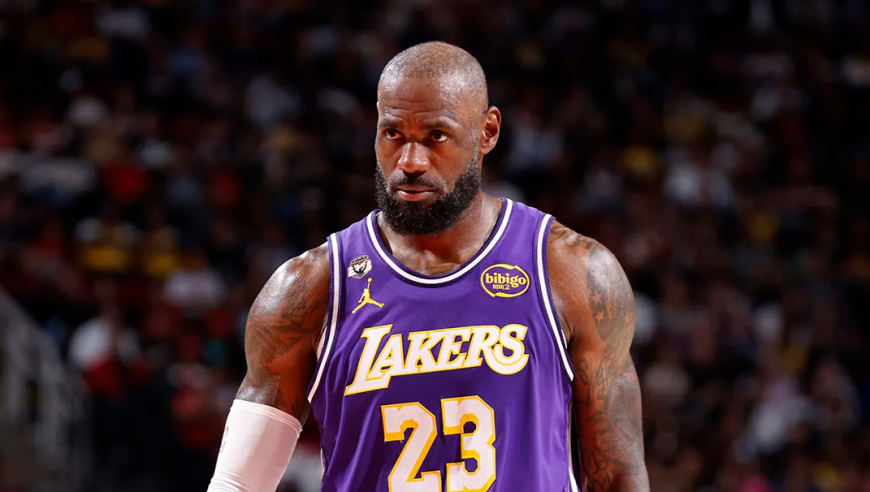 必须严查年龄造假！41岁詹姆斯6记扣篮全过程，上演逆天平筐空接暴扣