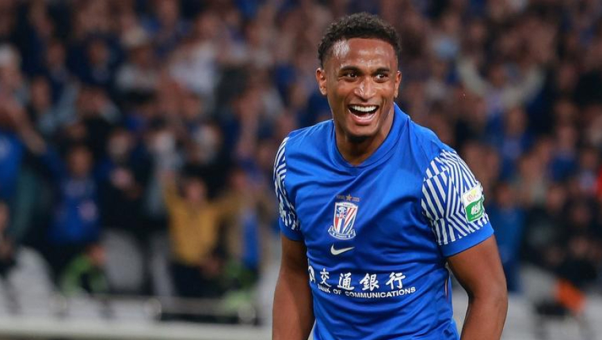 申花亚冠遭争议判罚！两度破门无效，米内罗半场大单刀被吹路易斯抗议