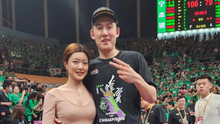 辽宁男篮“硬汉”娶回网球界气质女神！甜蜜求婚现场曝光