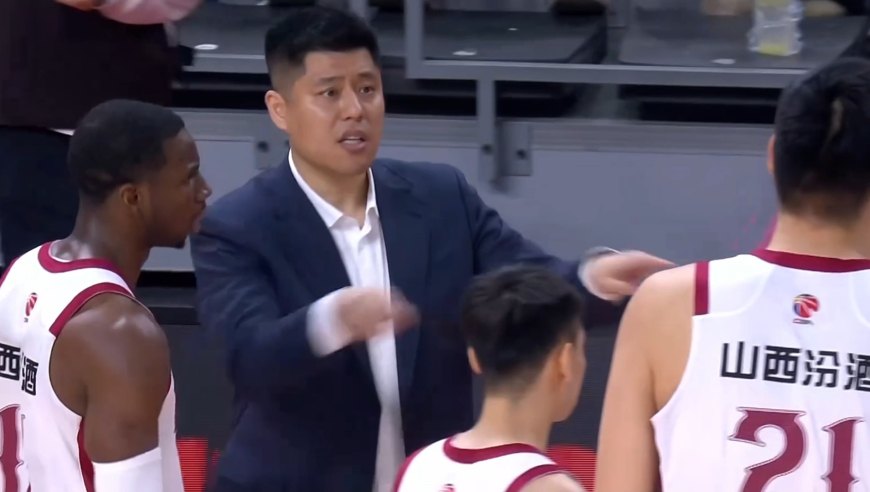 情绪太激动！迪亚洛假摔引发冲突 随后裁判给T自己直接离场冷静