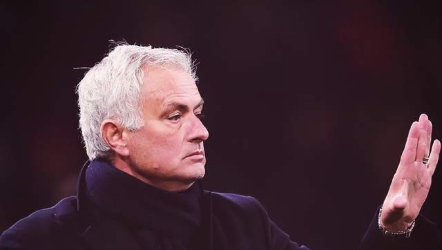 欧冠感人一幕：62岁穆帅亲吻41岁爱徒！多年未见 情同父子