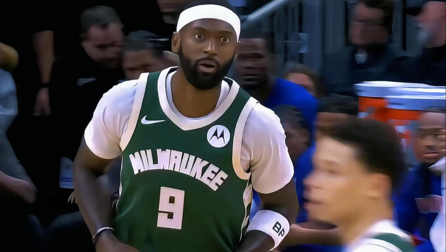 字母哥都沸腾了！雄鹿波蒂斯首节5投5中+4记三分球单节轰下14分