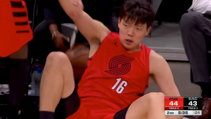 杨瀚森9分钟交学费，瞬间&ldquo;断片&rdquo;被裁判请走，斯普利特值得表扬！