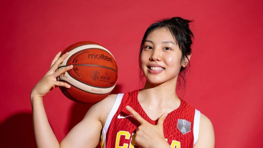 又美又狠！25岁中国女篮新王牌崛起：100%命中+4抢断震撼亚洲杯！
