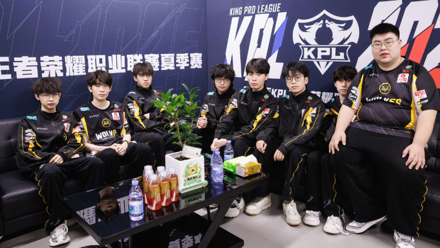 归期小胖五首发不走，再次冲击挑杯冠军，DRG一半首发请求离队！