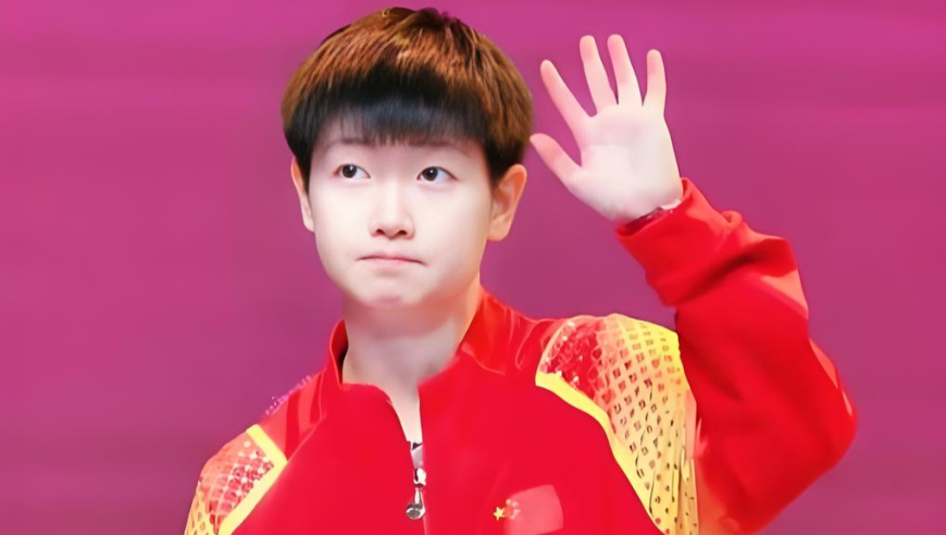 孙颖莎假动作骗翻早田希娜，800个心眼子预判发球路线，反手变线让对手愣神5秒｜体坛记忆