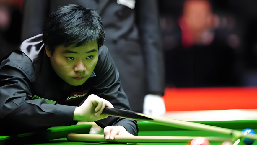 体坛记忆｜年轻丁俊晖暴力教学！墨菲被控到无路可走，全场解球20次仍遭零封