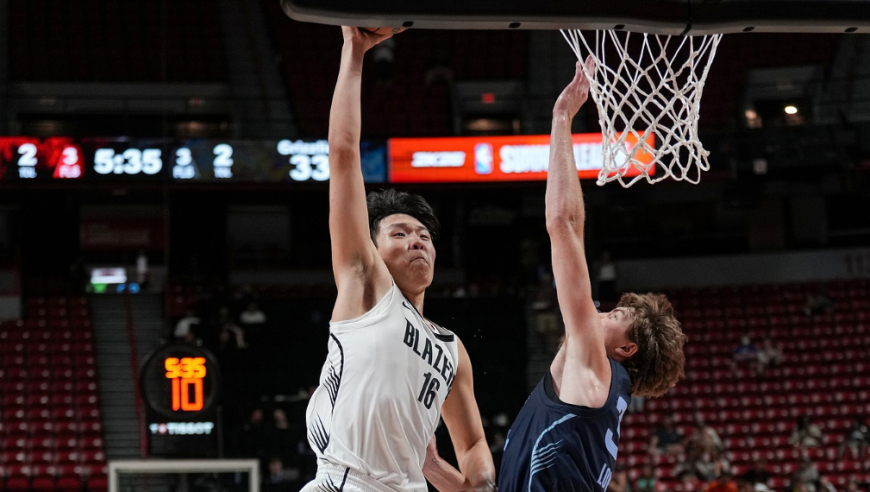 两场送20分9板8助！杨瀚森引全美热议，NBA官方盛赞，队记被折服