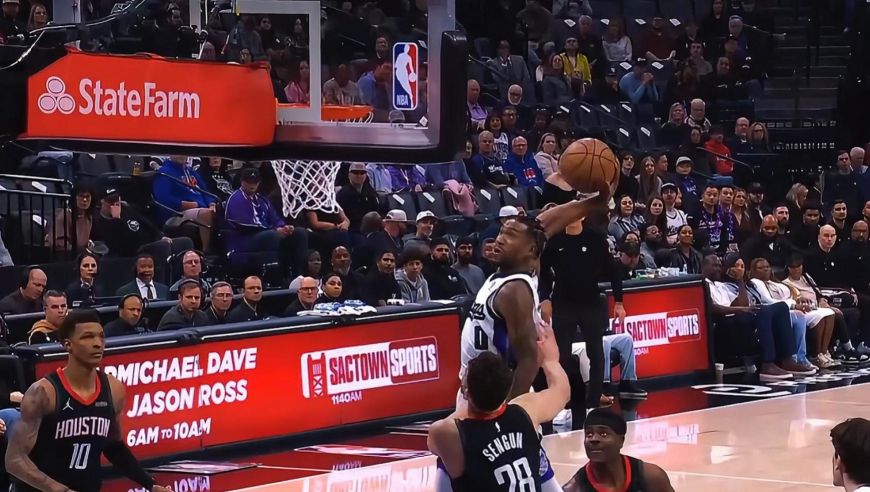 12日NBA官方十佳球：库里接球漂移三分 阿门汤普森与蒙克炸裂劈扣