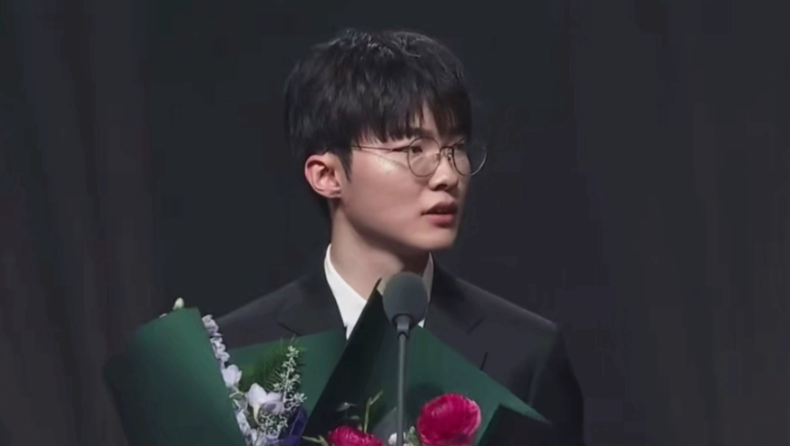 LCK盛典Gen全员一阵chovy年度mvp，Faker回应拿最佳体育精神奖，oner小K年度最佳野辅！
