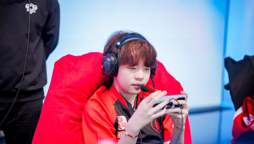 看到染详对JDG的表现，知道当年钟意刚出道时，表现有多优秀了吧？