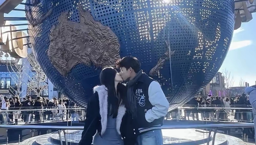 彻底废了，已经无球可踢了，还在换女友，何小珂公布新恋情，却令人唏嘘不已