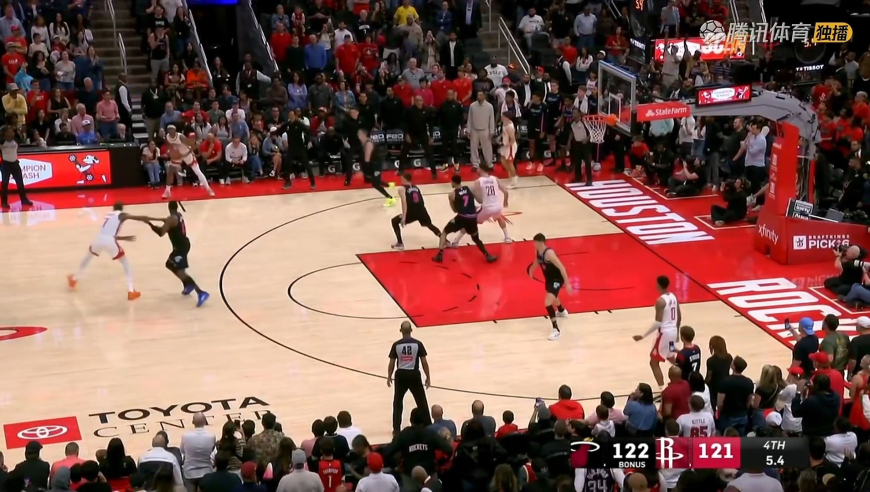 神仙剧情！伊森底线球失误干扰球准绝杀自己 阿门压哨补篮命中反绝杀