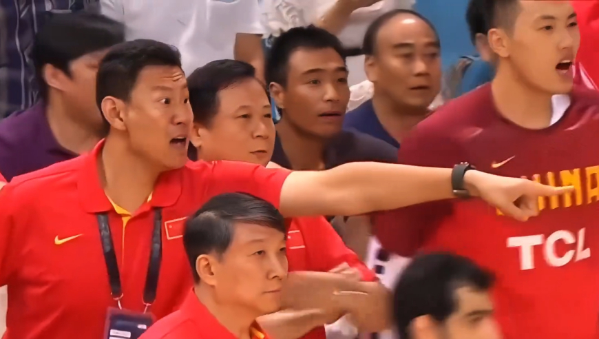 激怒中国男篮的后果，15年这支男篮真的太硬气了，每个人都敢打敢拼｜体坛记忆