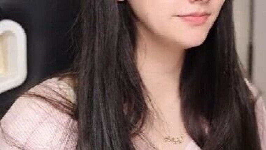 初代电竞女神被网友催婚，直球回应不结婚的原因：我怕被另一半分财产！